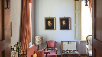 Coin salon dans le hall