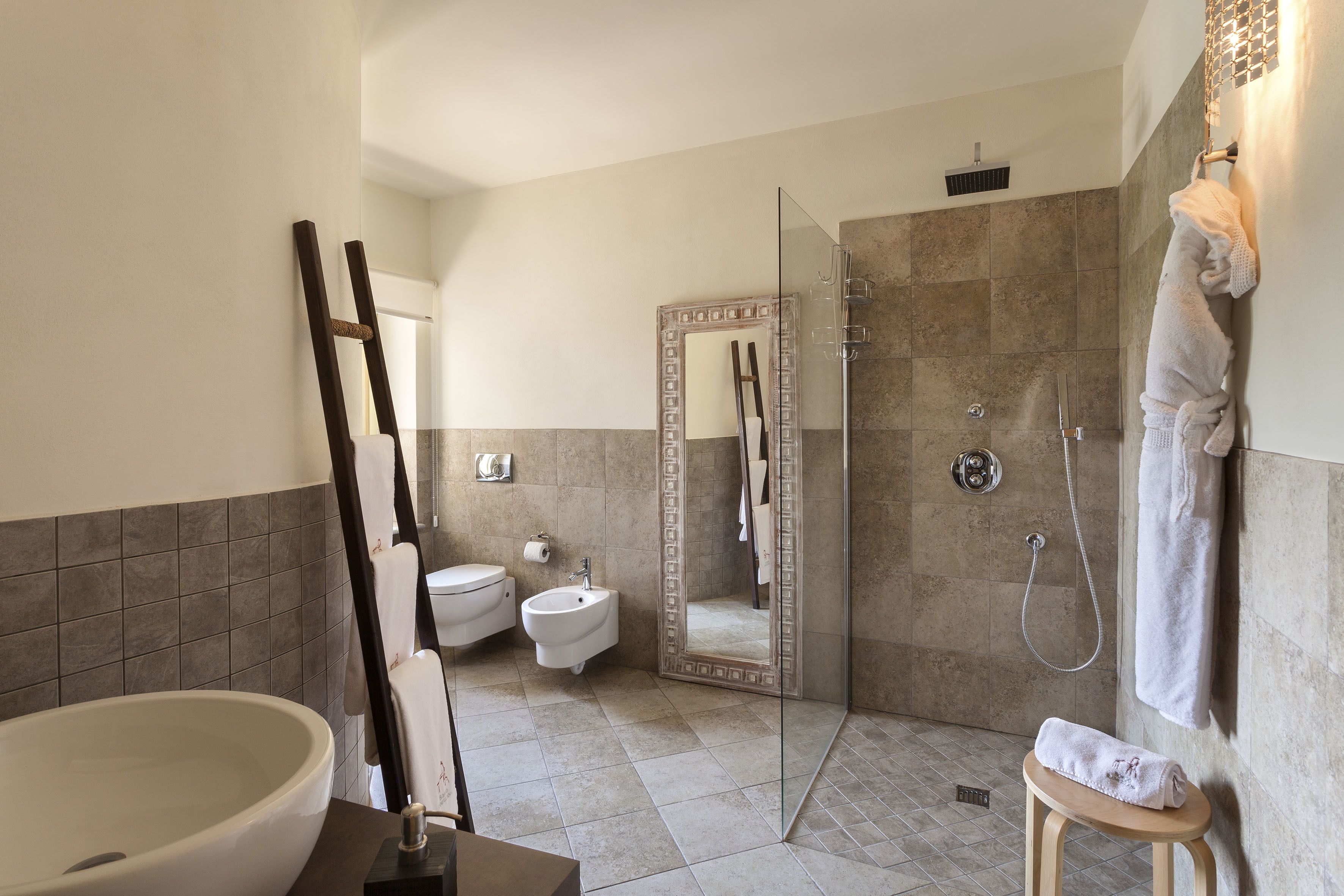 Classic-Doppelzimmer zur Einzelnutzung | Badezimmer | Kostenlose Toilettenartikel, Haartrockner, Hausschuhe, Bidet