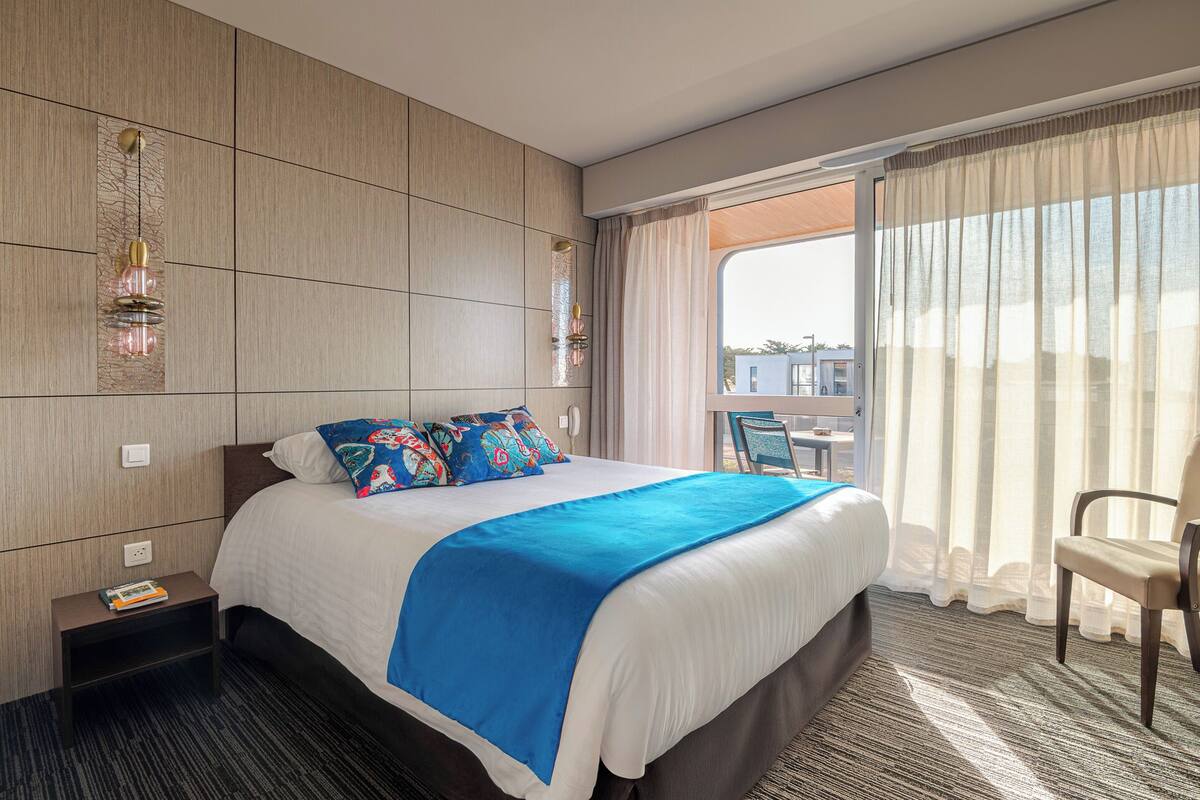 l'ile d'yeu | 1 bedroom, in-room safe, individually furnished, desk