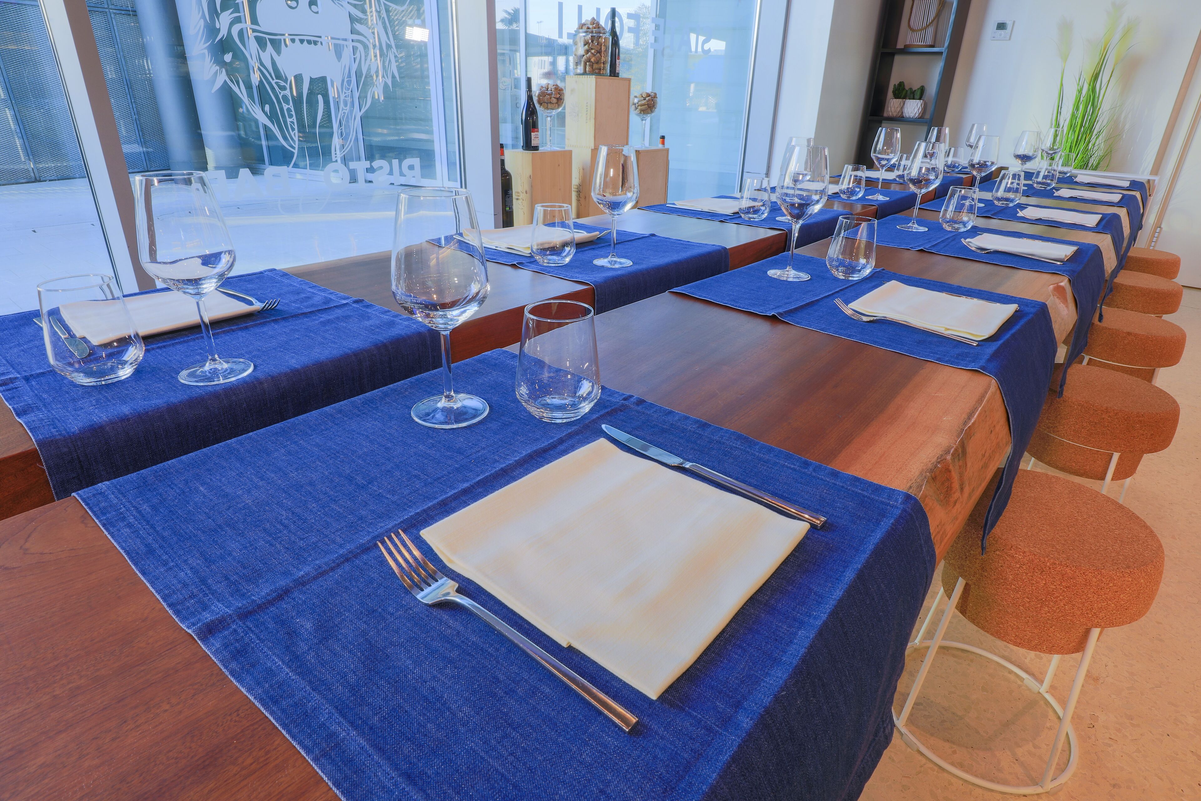 breakfast and dinner served, italian cuisine