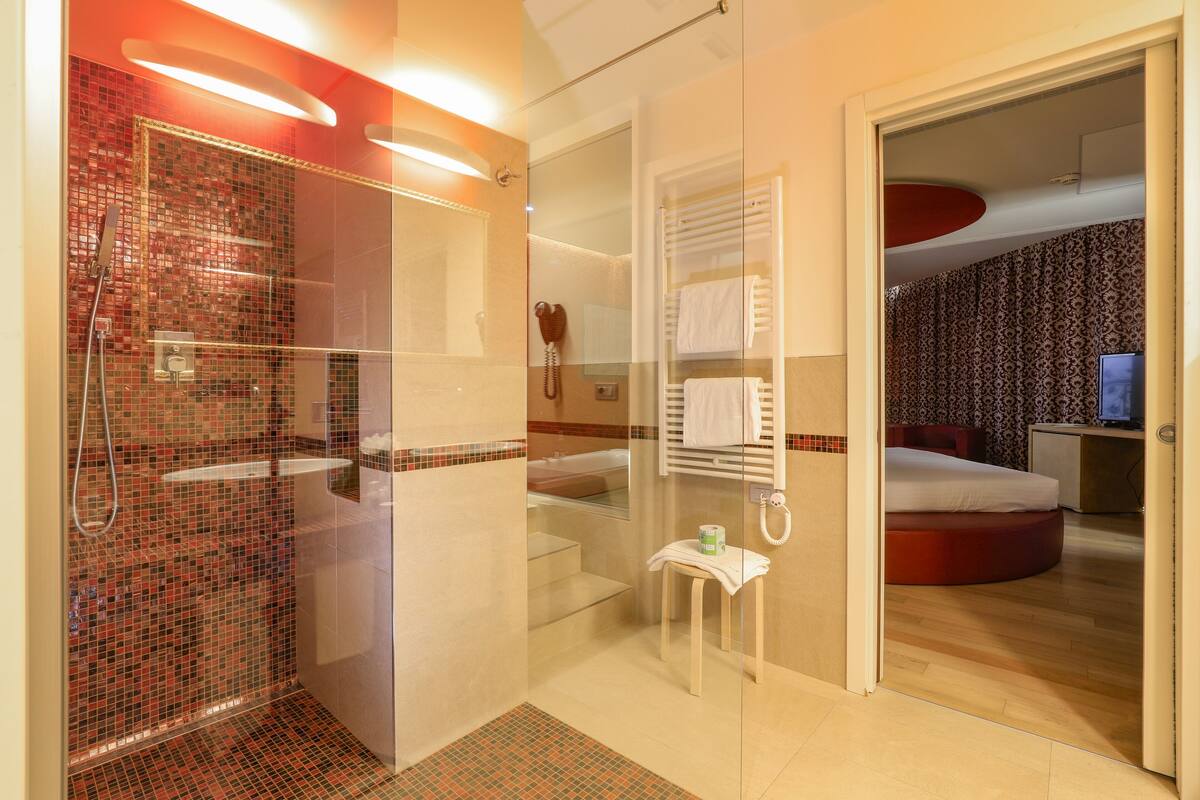 presidential room | bathroom shower