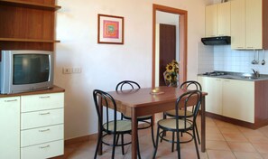 One Bedroom Apartment for Five Adults | In-room dining