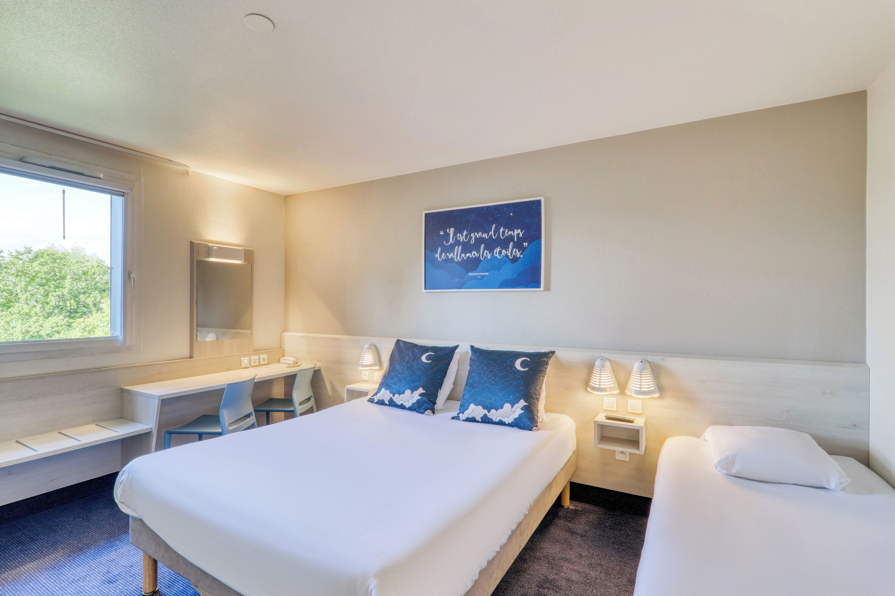 classic triple room | desk, soundproofing, iron/ironing board, bed sheets