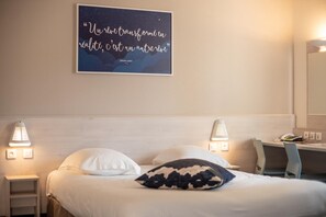 Habitación doble clásica | Escritorio, insonorización y tabla de planchar con plancha 