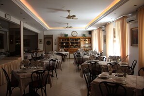 Se sirven desayunos, almuerzos y cenas