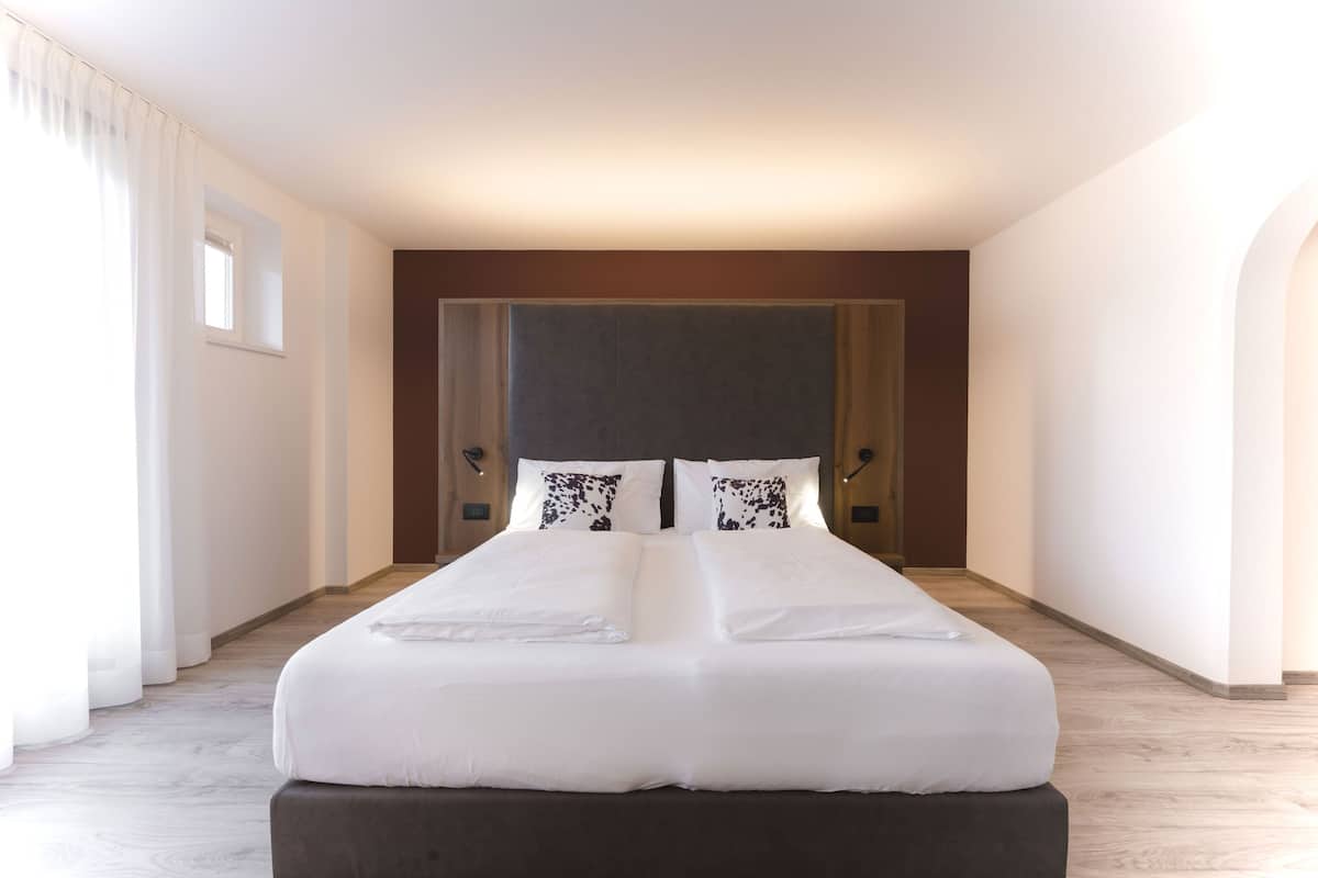 Departamento superior | Ropa de cama hipoalergénica y caja de seguridad en la habitación