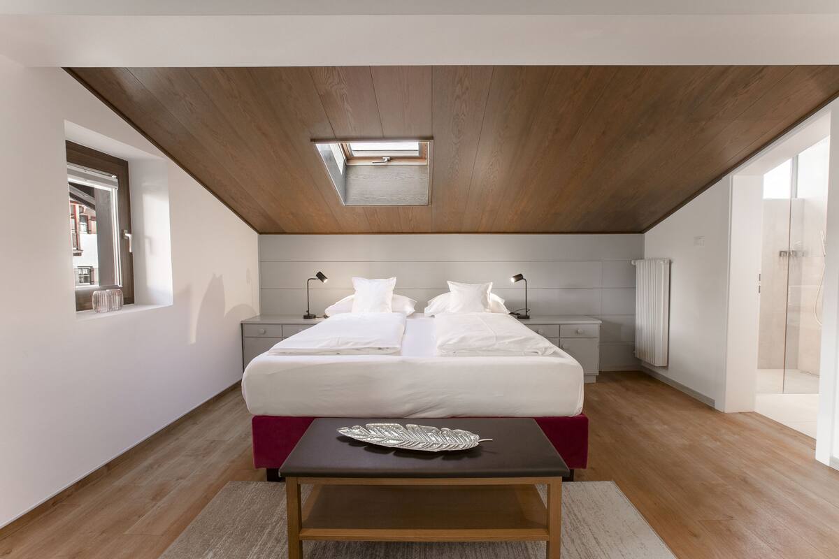 Comfort Apartment, 3 Bedrooms, Balcony, Mountain View | Hypo-allergenic bedding, in-room safe, desk, laptop workspace