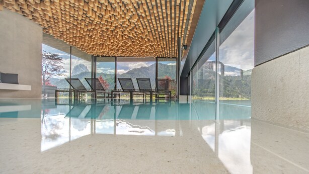 Indoor pool, outdoor pool, open 9:00 AM to 8:00 PM, pool umbrellas - Gran Tubla (Ortisei)