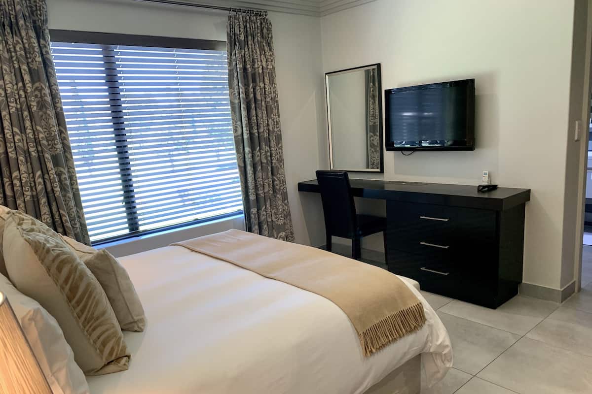 2 bedrooms, Egyptian cotton sheets, premium bedding, Select Comfort beds