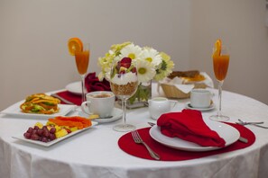 Bữa sáng kiểu Âu hàng ngày với phụ phí nhỏ 