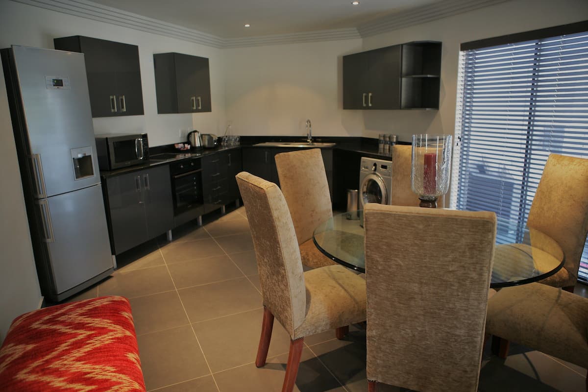 Fridge, coffee/tea maker, electric kettle