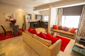 Apartemen Standar | Area keluarga | TV