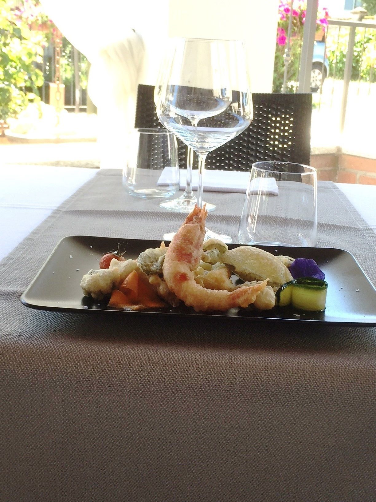 breakfast, lunch and dinner served