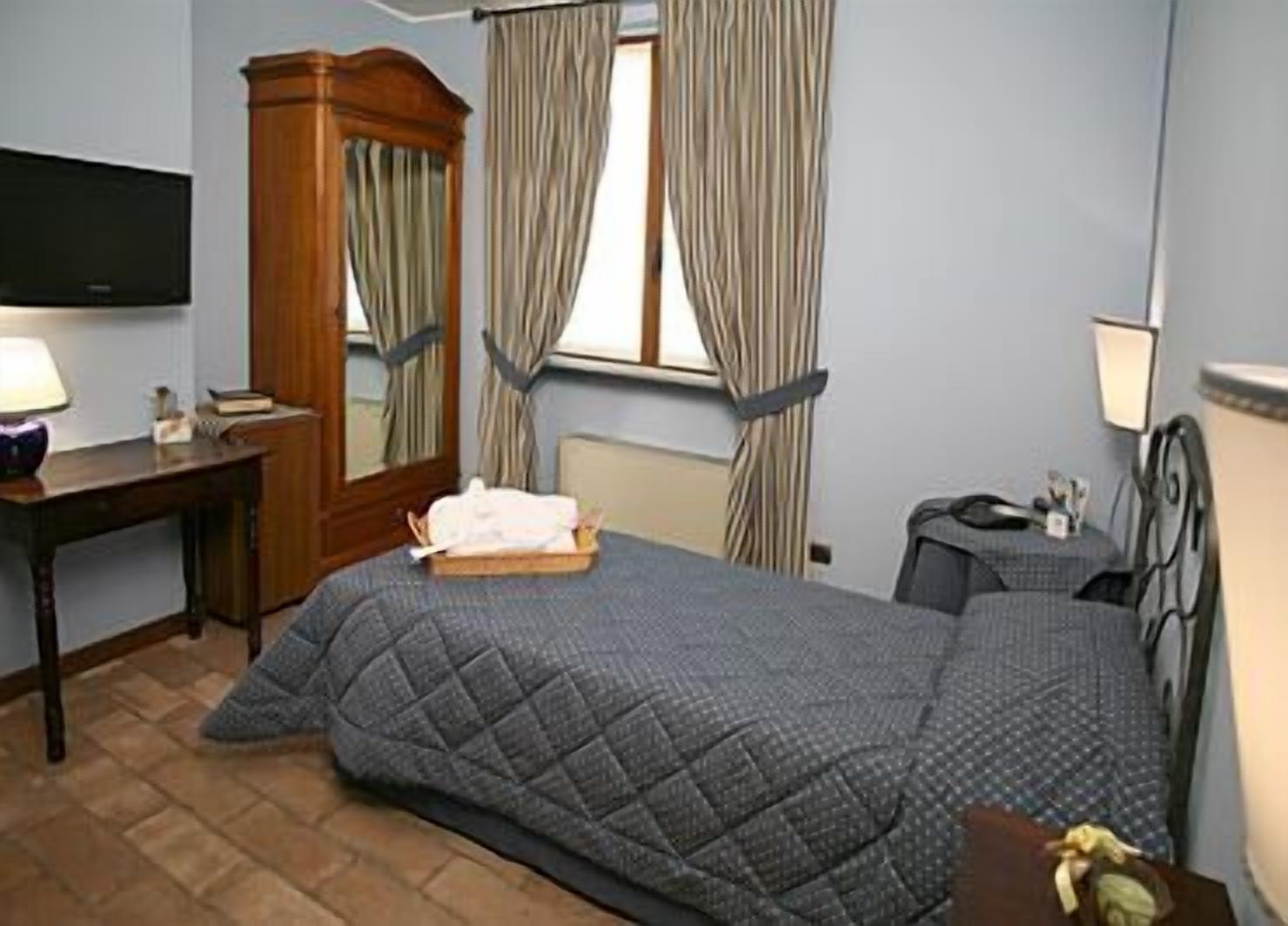 premium bedding, down duvets, minibar, in-room safe