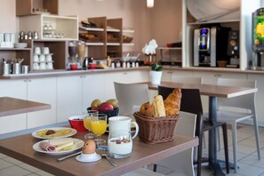 Café da manhã com buffet todos os dias mediante uma taxa