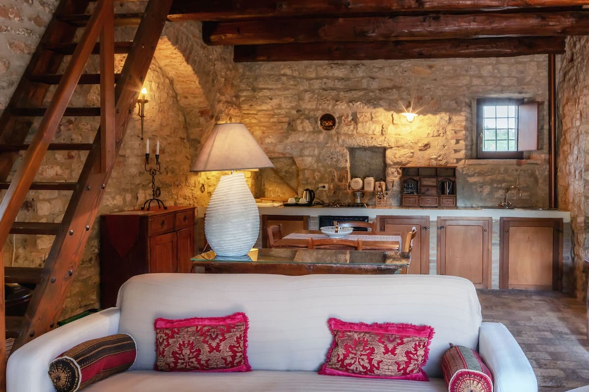 Royal-Suite, Whirlpool | Daunenbettdecken, Minibar, Schreibtisch, kostenloses WLAN
