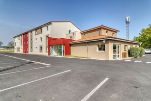 Front of property - Ace Hôtel Issoire (Issoire)