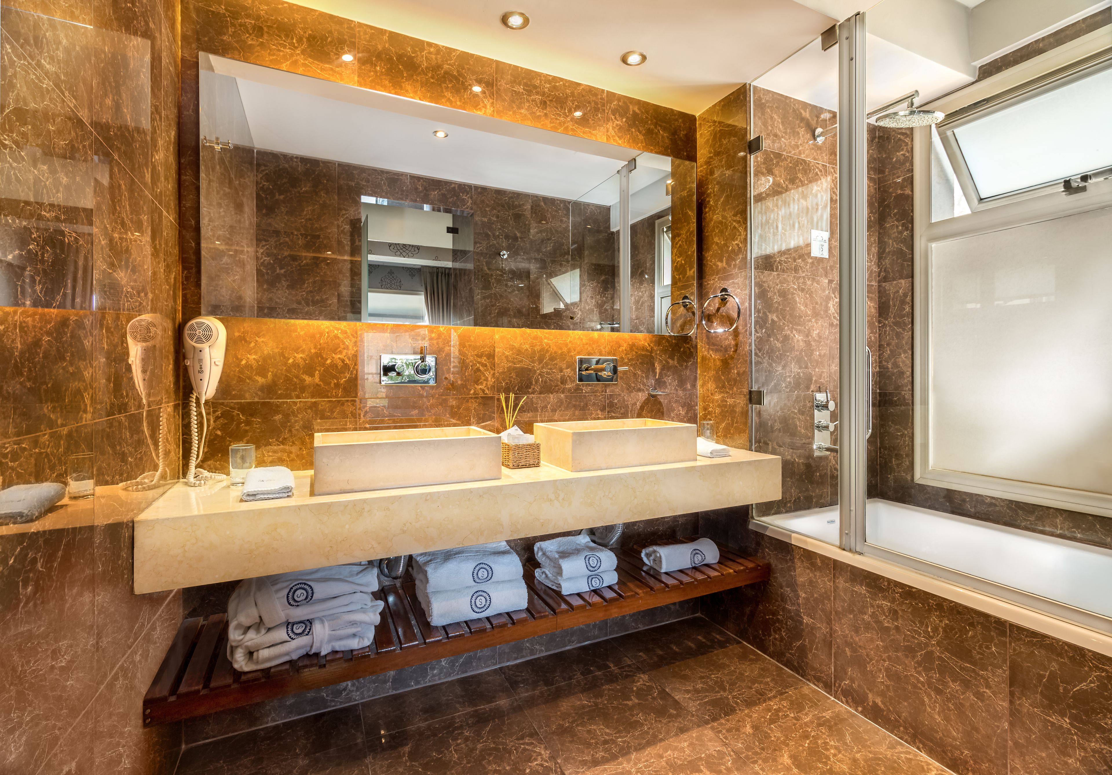 penthouse | bathroom | free toiletries, hair dryer, bidet, heated floors