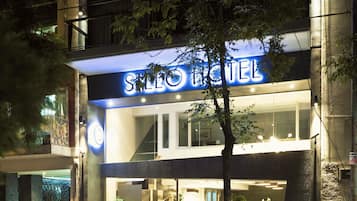 Fachada de la propiedad por la tarde o noche