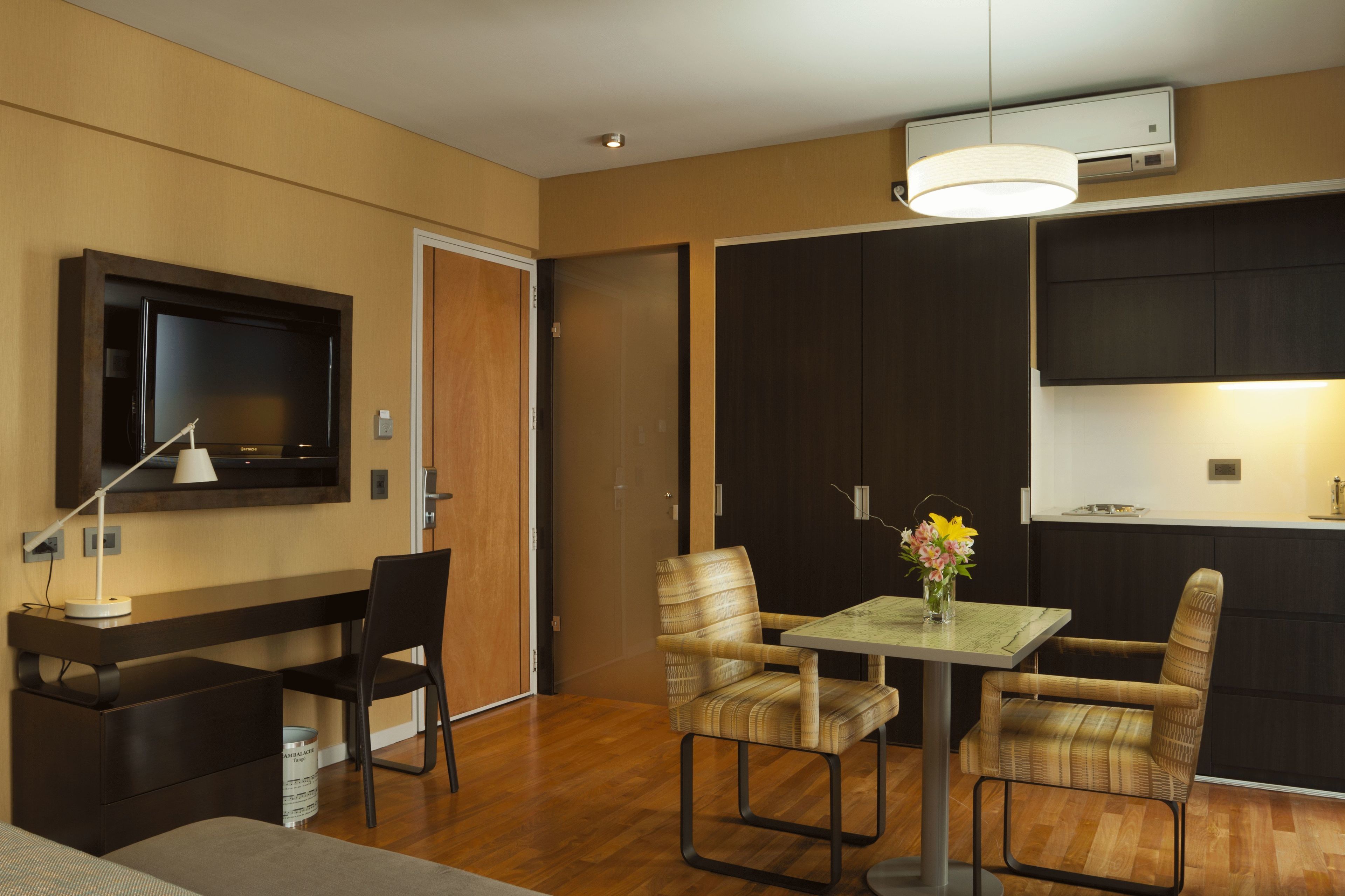 executive room | private kitchenette | mini-fridge, microwave, stovetop, electric kettle