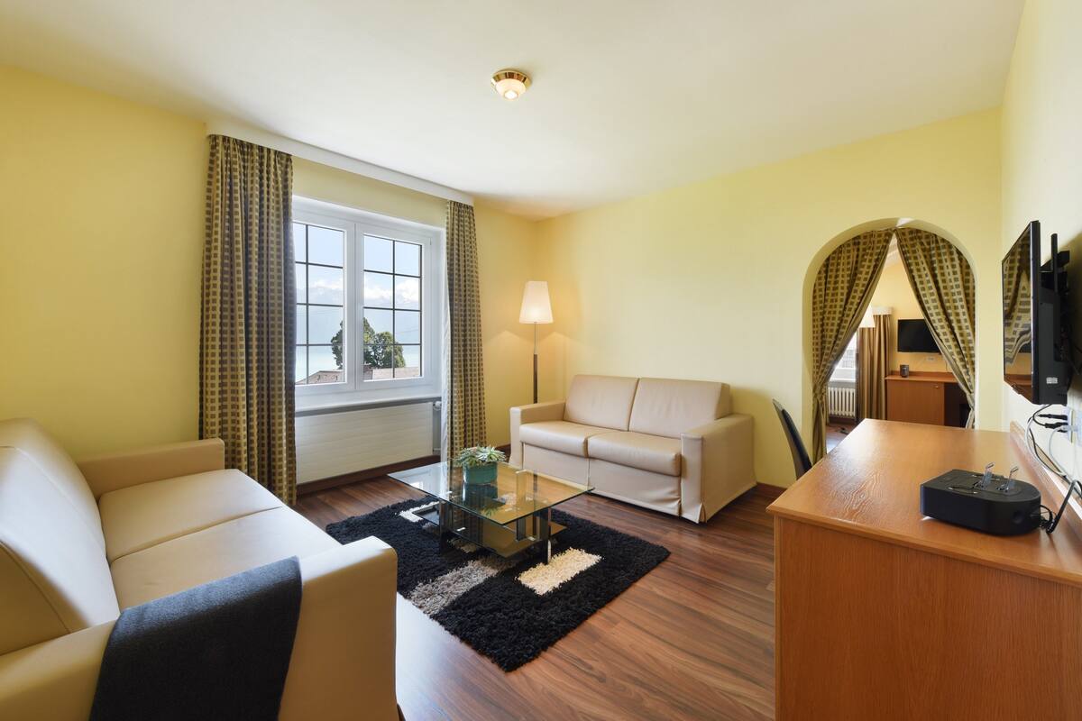 standard suite | living room | flat-screen tv