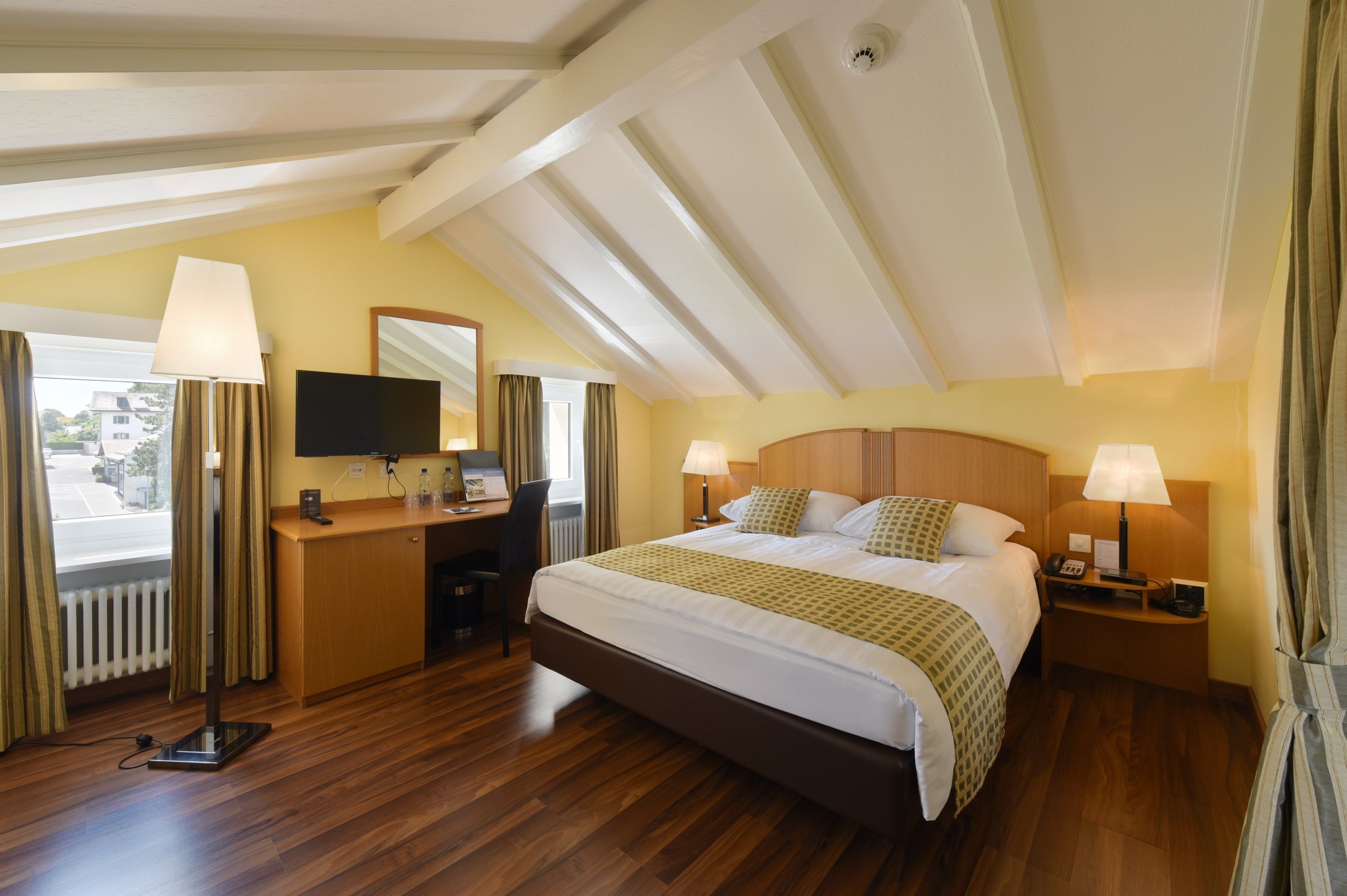 standard suite | desk, blackout curtains, free wifi, bed sheets