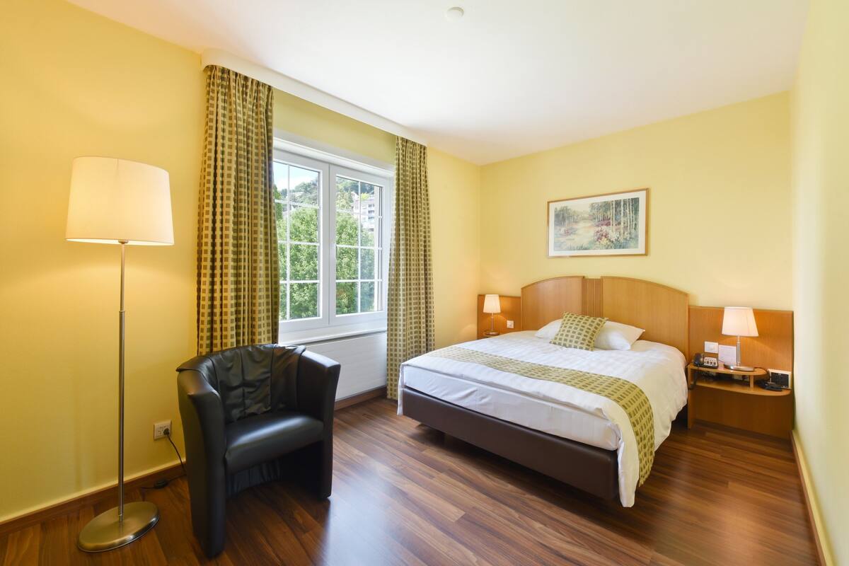 Serenity Room | Desk, blackout curtains, free WiFi, alarm clocks