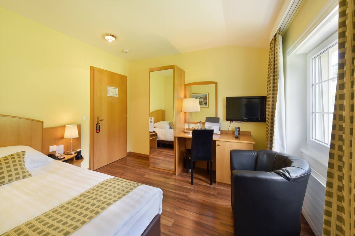Standard Single Room | Desk, blackout curtains, free WiFi, alarm clocks