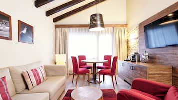 2 Room Suite in Family room | Salle de séjour