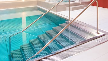 Indoor pool, sun loungers