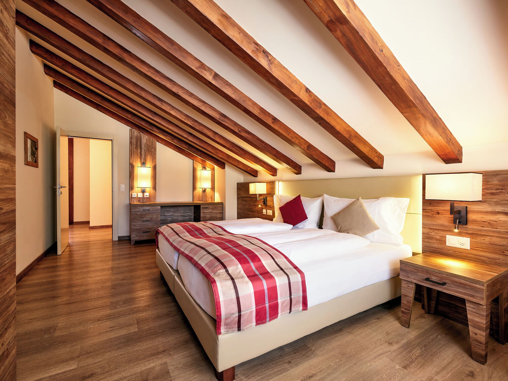 Premium bedding, pillow-top beds, minibar, in-room safe