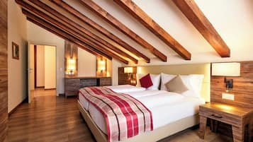 1 Bed Room Suite in Suite | Literie de qualité supérieure, surmatelas, minibar