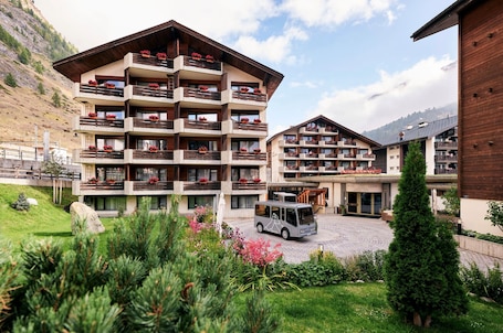 Property entrance. Hotel Ambassador Zermatt