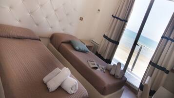 Een kluis op de kamer, individueel gemeubileerd, een bureau, gratis wifi