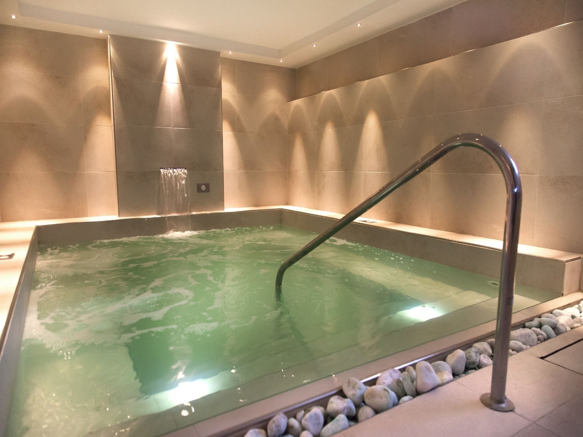 Banyera d'hidromassatge coberta