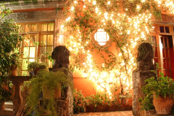 Facciata della struttura - sera/notte