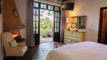 El Sol | Egyptian cotton sheets, premium bedding, in-room safe