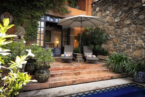 El Sol | 埃及棉床单、高档床上用品、客房内保险箱、特色装修