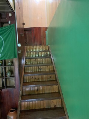 Habitacion Triple Sin Vista | 1 bedroom, in-room safe, laptop workspace, blackout drapes