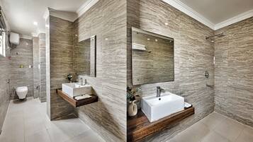 Superior Room | Bathroom | Shower, free toiletries, hair dryer, towels