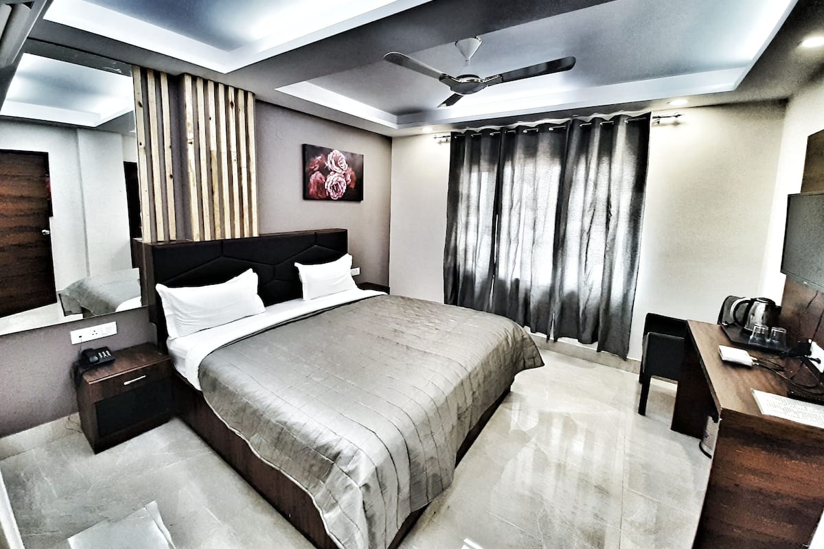 Executive Quadruple Room, 2 Double Beds | Desk, laptop workspace, soundproofing, iron/ironing board