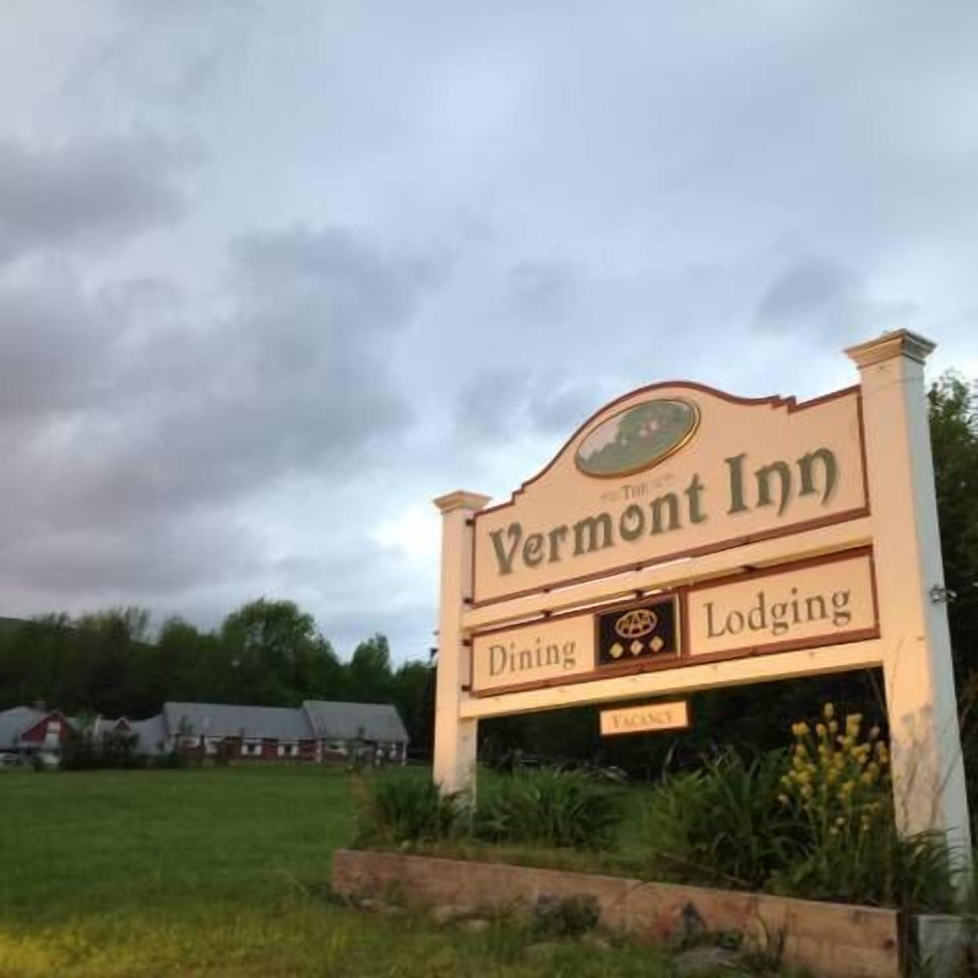 En skylt för Vermont Inn med avsnitt som är märkta med "Restaurang" och "Boende".