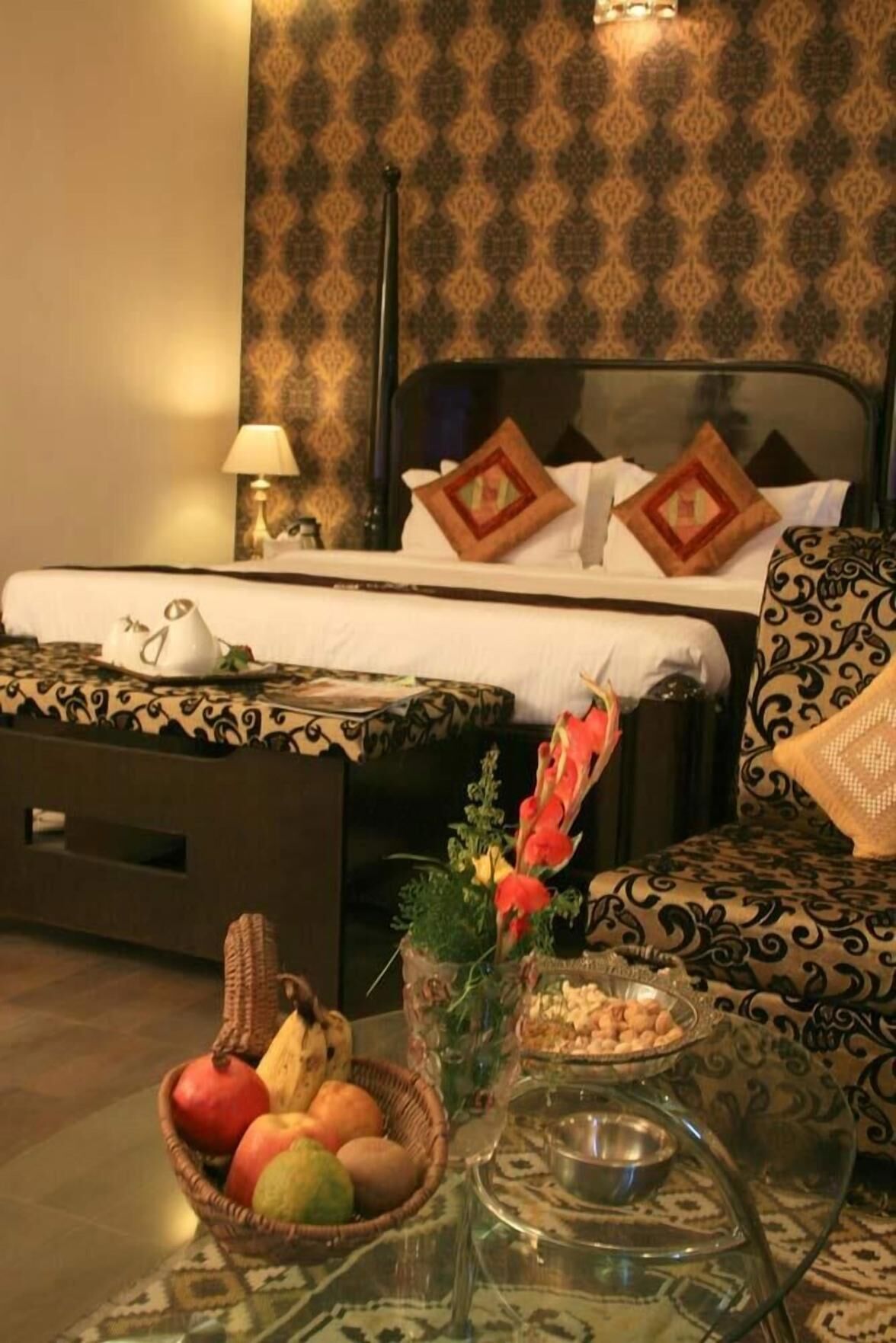 Premium bedding, in-room safe, individually decorated