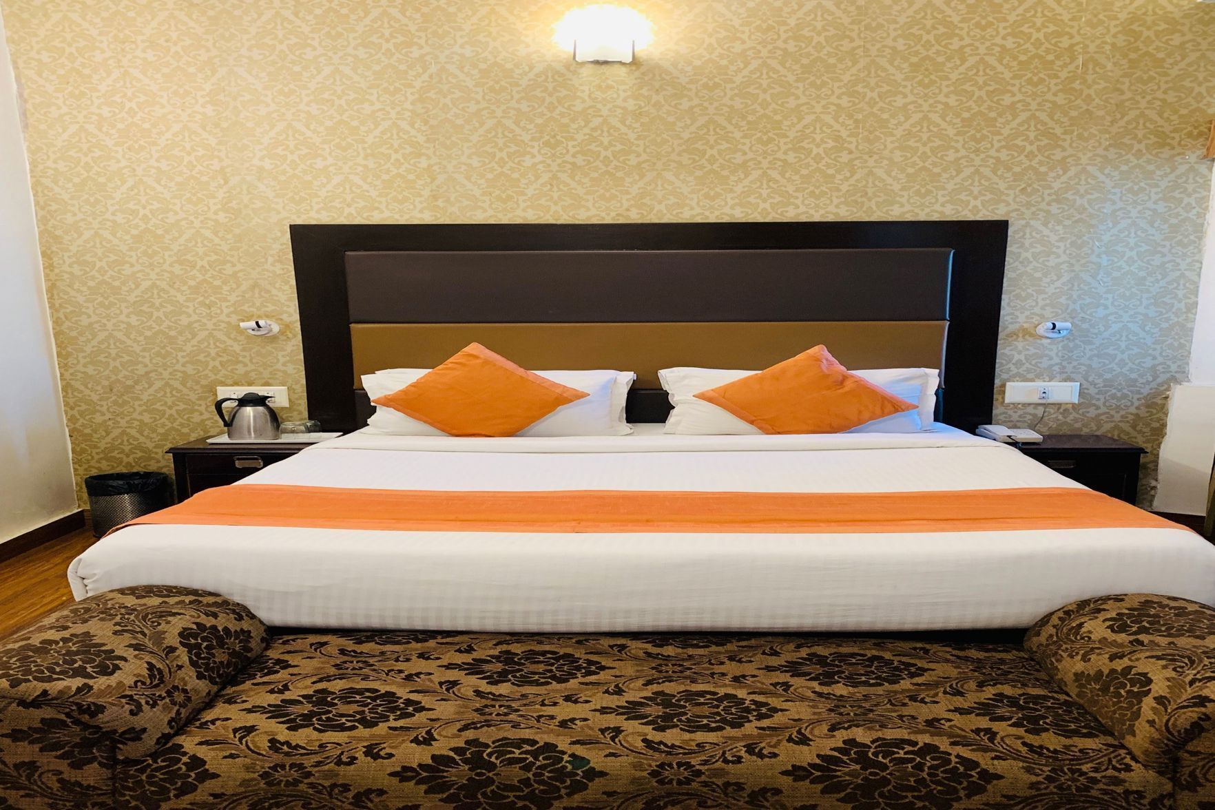 Premium bedding, in-room safe, individually decorated