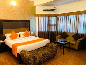 Super Deluxe | Premium bedding, in-room safe, individually decorated - Ambassador Hotel (Ajmer)