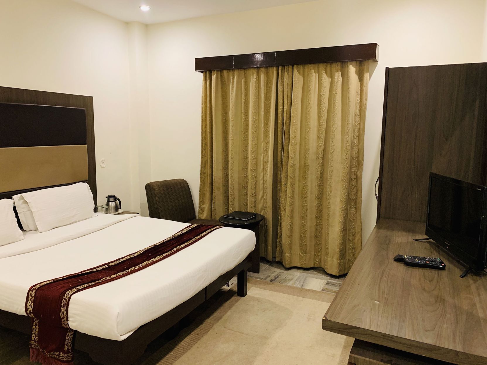 Premium bedding, in-room safe, individually decorated