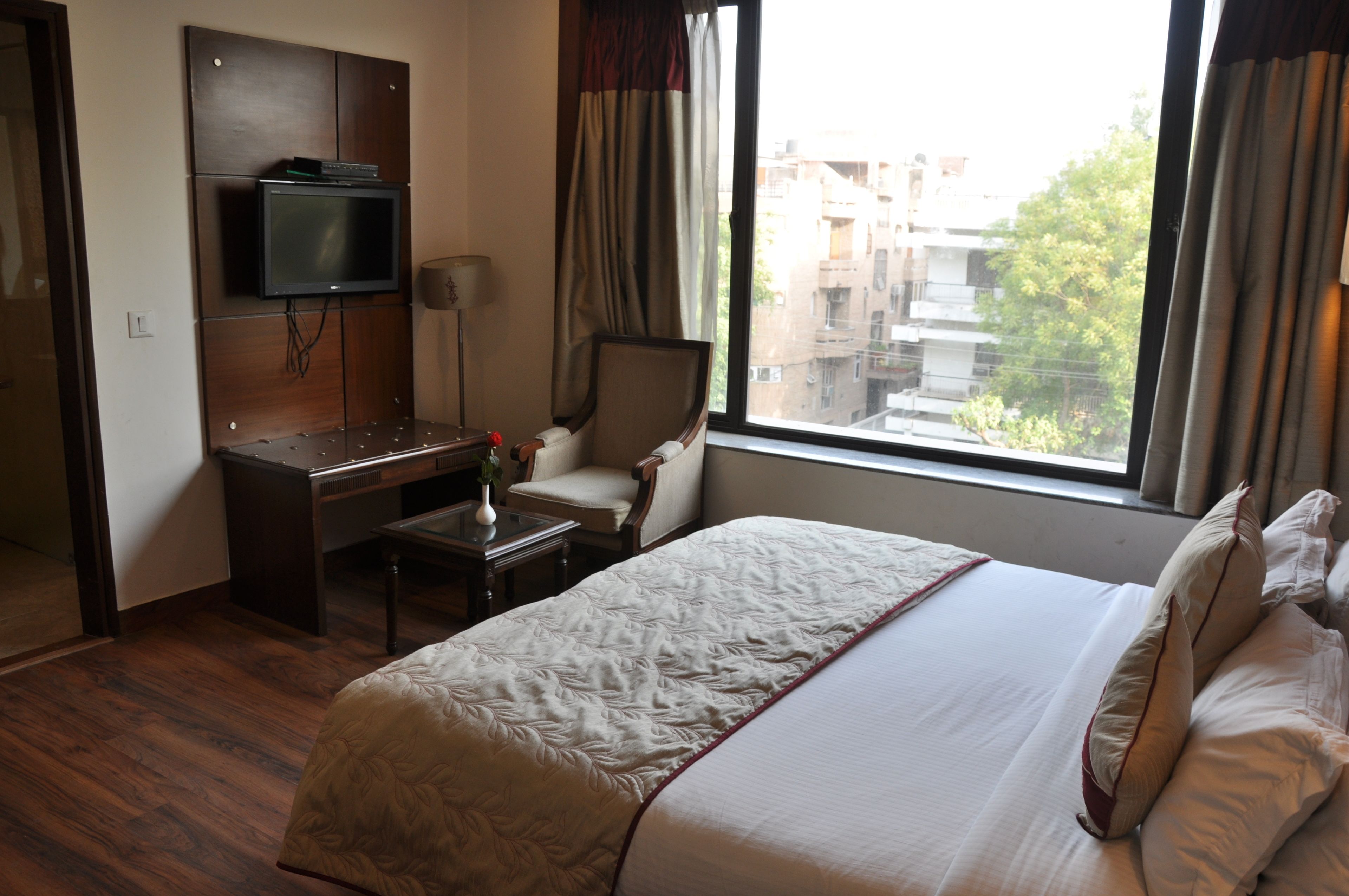 Executive Room, 1 Double Bed | Egyptian cotton sheets, premium bedding, Select Comfort beds, minibar