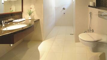 Dusche, Regendusche, Designer-Toilettenartikel, Haartrockner