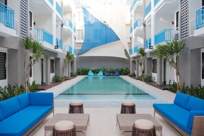 Outdoor pool - Bloo Bali Hotel (Kuta)
