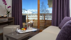 In-room safe, blackout curtains, soundproofing, bed sheets - Lagrange Vacances - L'alpenrose (Huez)